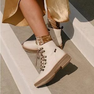 Teva midform lace up hiking boot - white swan - W8.5 - Like new without box